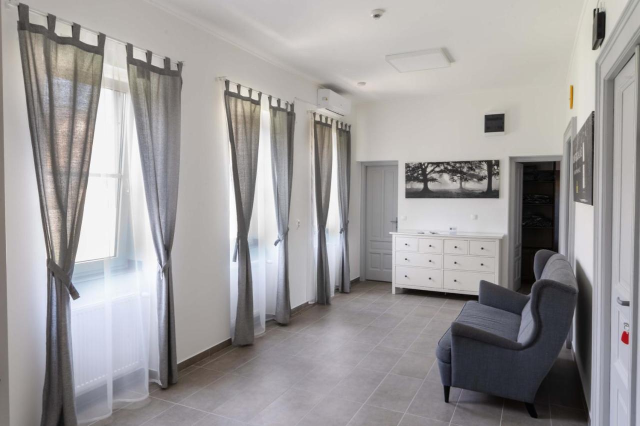 Kunfoglalas Apartmanhaz Kisujszallas Екстер'єр фото